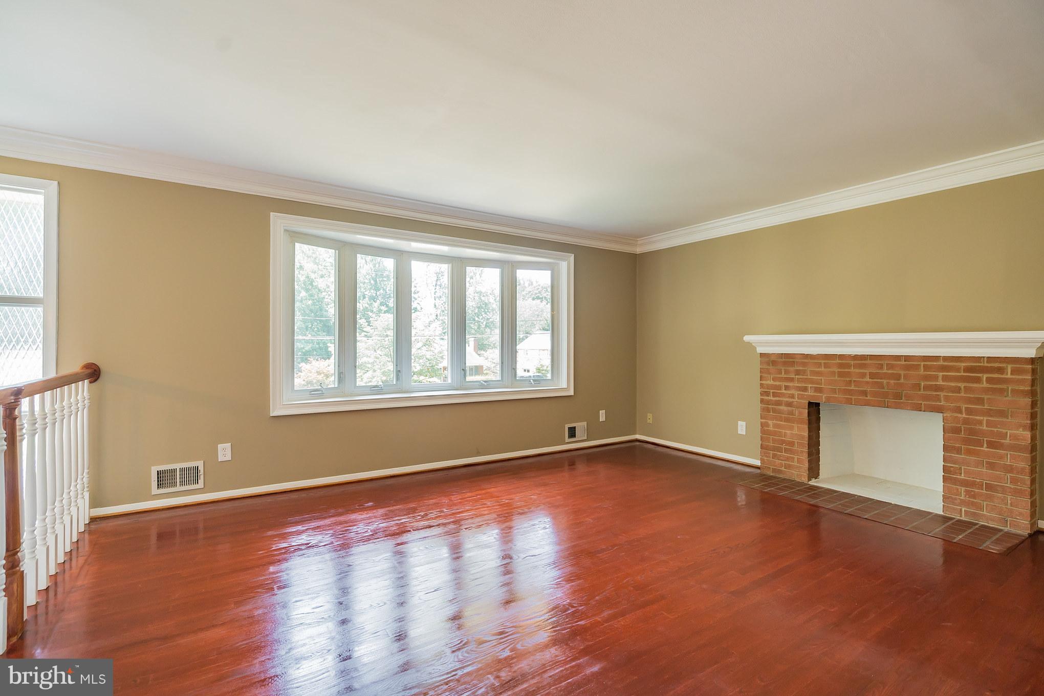 7904 Slidell Lane Springfield, VA 22151 - Photo 4 of 30 Living Room