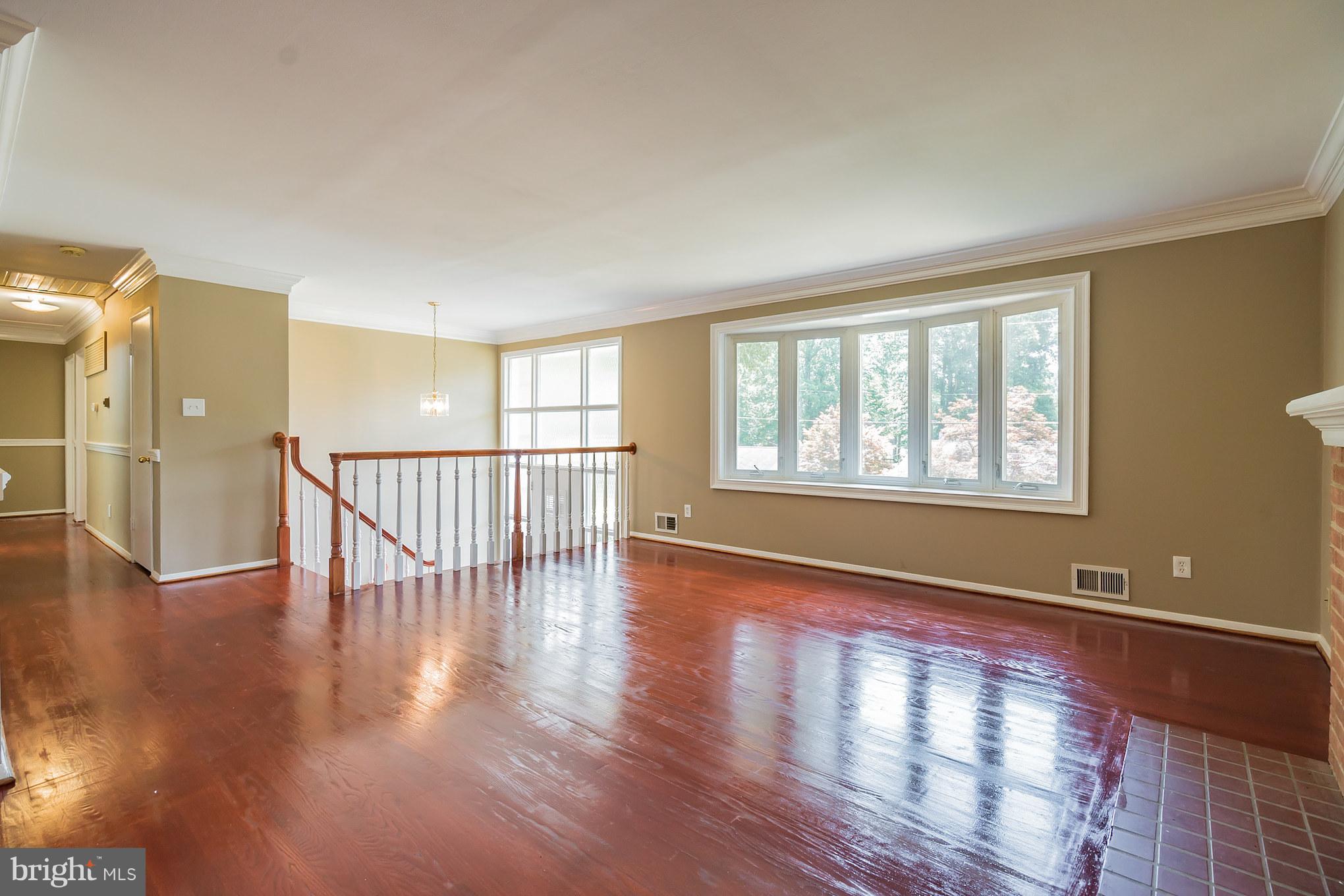 7904 Slidell Lane Springfield, VA 22151 - Photo 5 of 30 Living Room