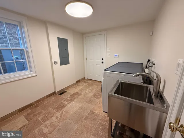 $4,000 | 217 West Market Street, Leesburg, VA 20176