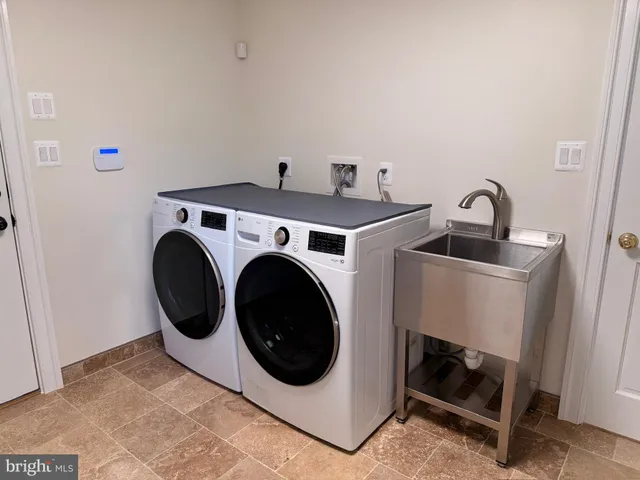 $4,000 | 217 West Market Street, Leesburg, VA 20176