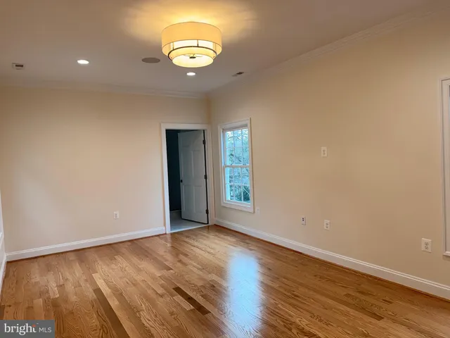 $4,000 | 217 West Market Street, Leesburg, VA 20176