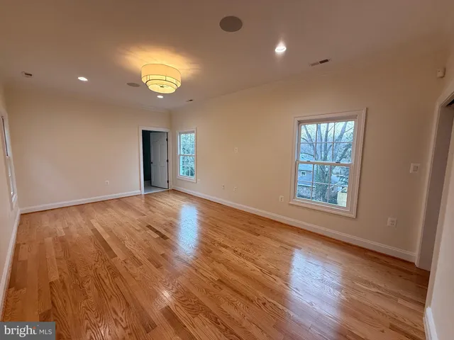 $4,000 | 217 West Market Street, Leesburg, VA 20176