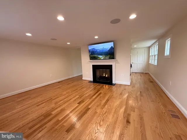 $4,000 | 217 West Market Street, Leesburg, VA 20176