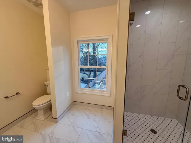 $4,000 | 217 West Market Street, Leesburg, VA 20176