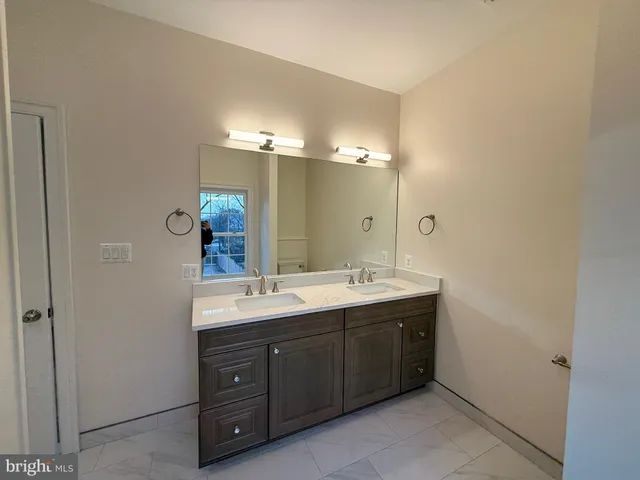 $4,000 | 217 West Market Street, Leesburg, VA 20176