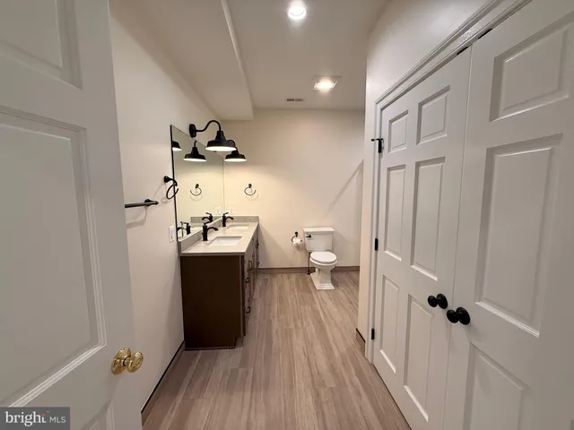 $4,000 | 217 West Market Street, Leesburg, VA 20176