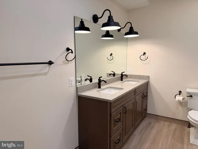 $4,000 | 217 West Market Street, Leesburg, VA 20176