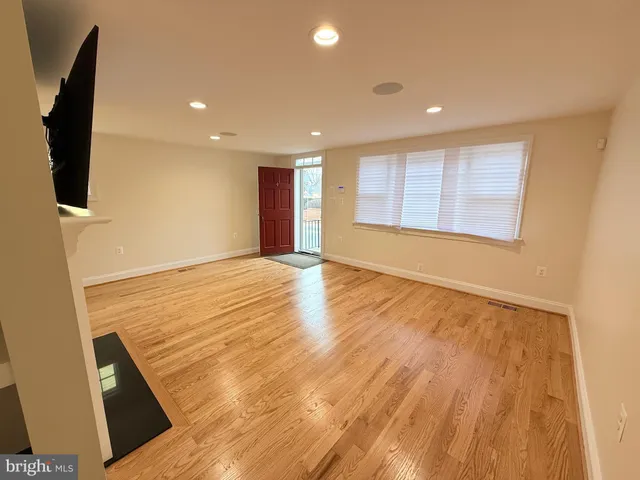 $4,000 | 217 West Market Street, Leesburg, VA 20176