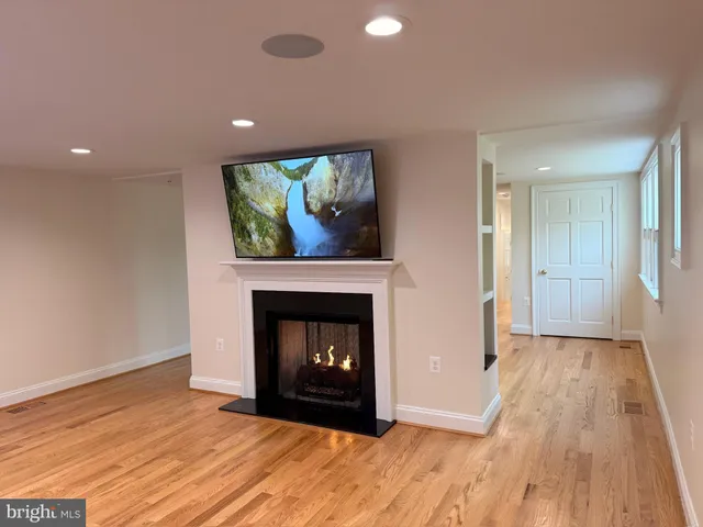 $4,000 | 217 West Market Street, Leesburg, VA 20176