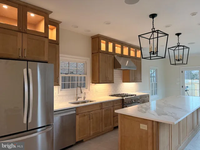 $4,000 | 217 West Market Street, Leesburg, VA 20176