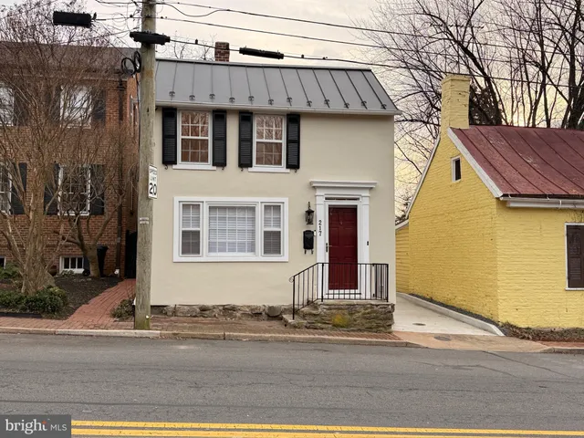 $4,000 | 217 West Market Street, Leesburg, VA 20176