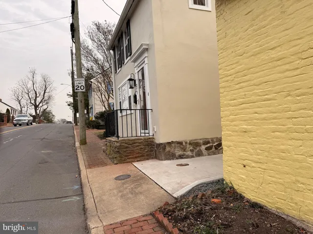 $4,000 | 217 West Market Street, Leesburg, VA 20176