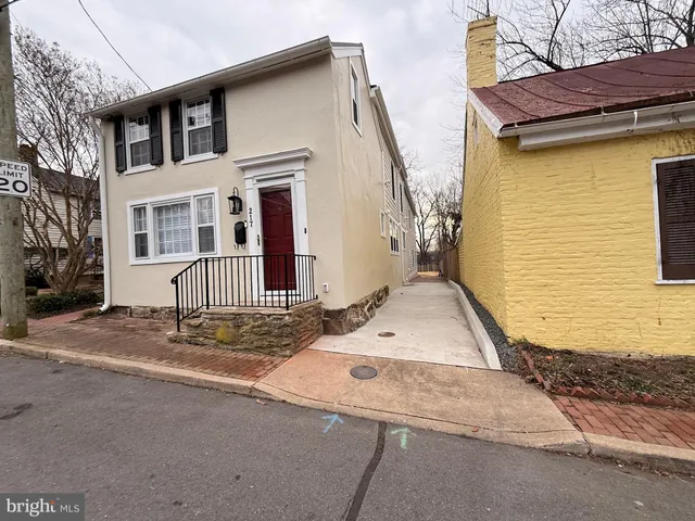 $4,000 | 217 West Market Street, Leesburg, VA 20176