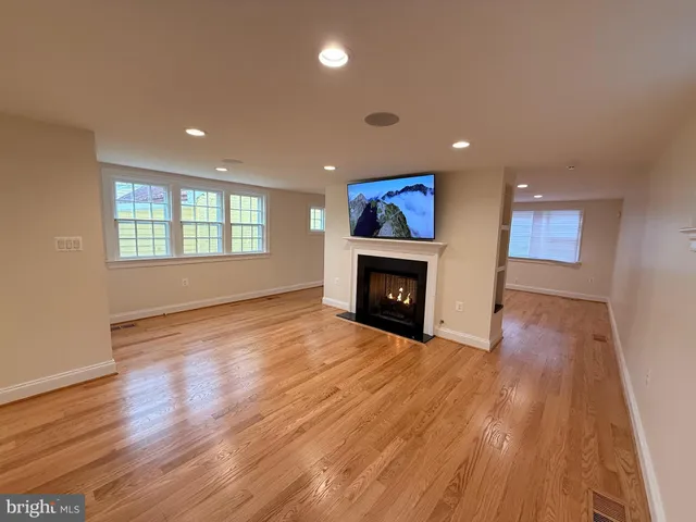 $4,000 | 217 West Market Street, Leesburg, VA 20176