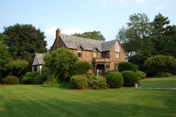 458 Chestnut Street Newton, MA 02468 - Photo 1 of 17 a front view of a house with a garden