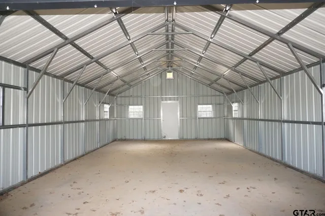 a view of a utility room