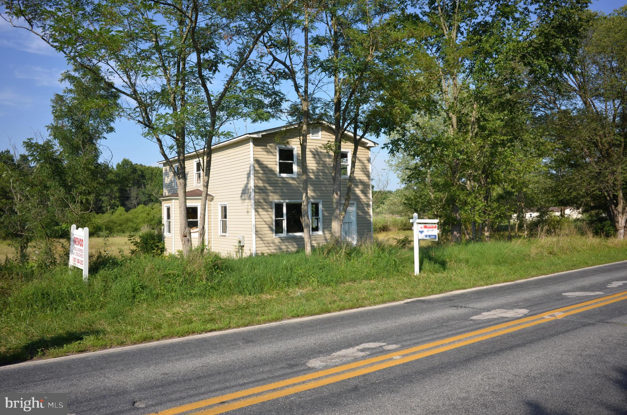 22501 Whites Ferry Road Dickerson, MD 20842 - Photo 2 of 10 Gallery Image 2