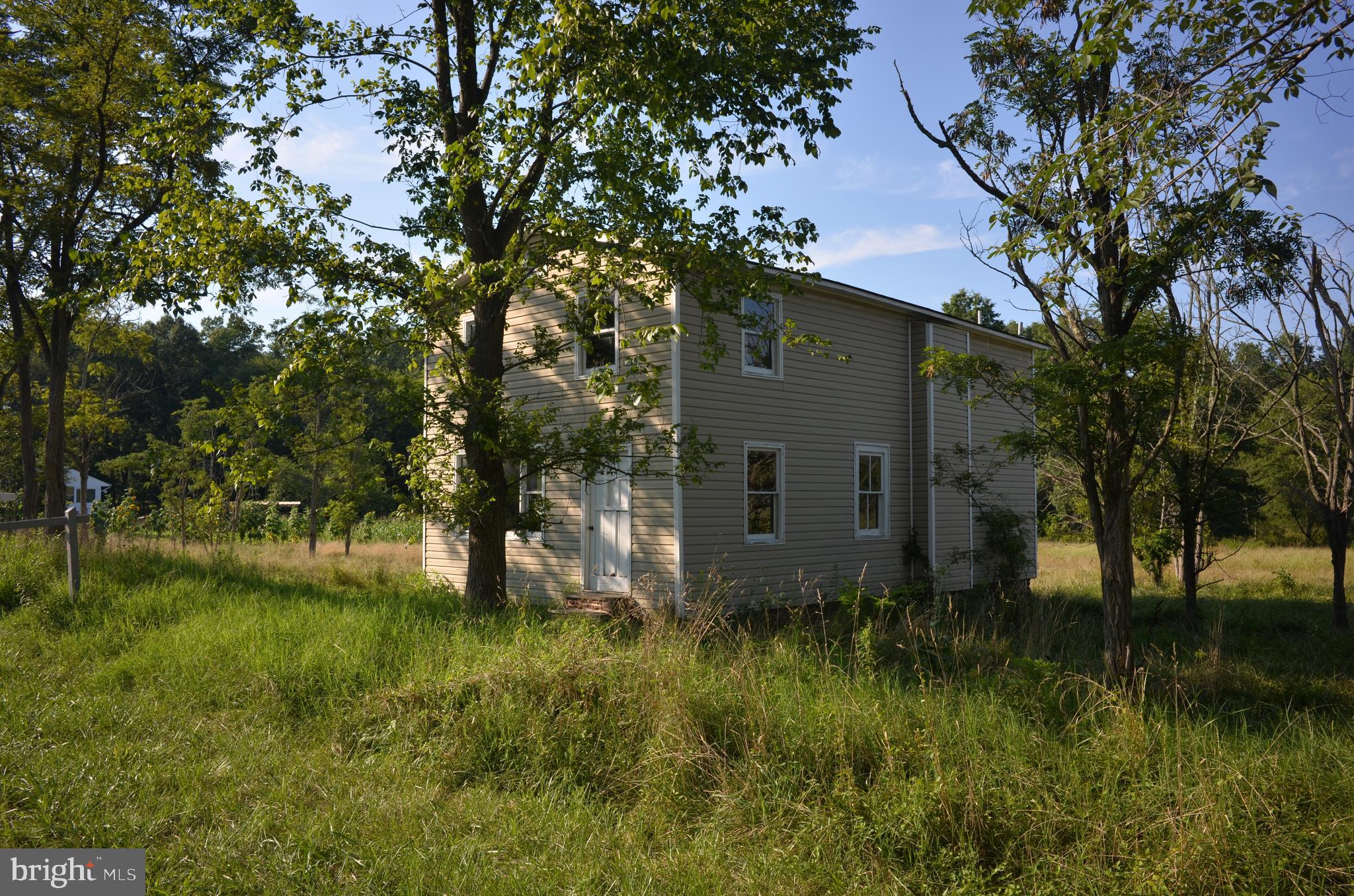 22501 Whites Ferry Road Dickerson, MD 20842 - Photo 4 of 10 Gallery Image 4