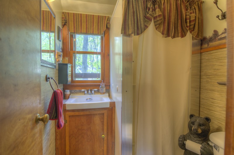 8779 South Dunns Farm Road Maple City, MI 49664 - Photo 12 of 24 1816352-11.JPG