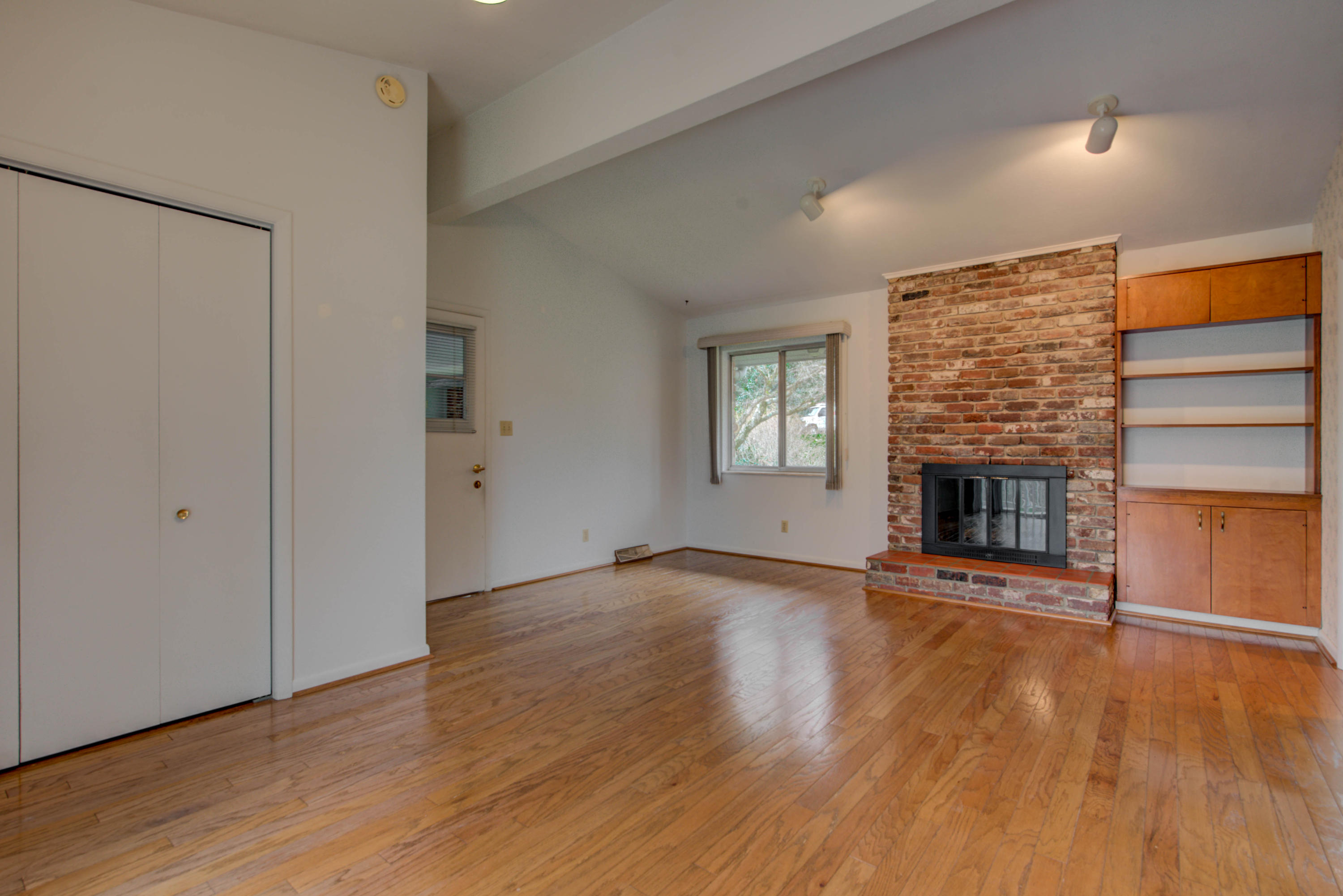 102 Burgess Lane Oak Ridge, TN 37830 - Photo 12 of 35 Den