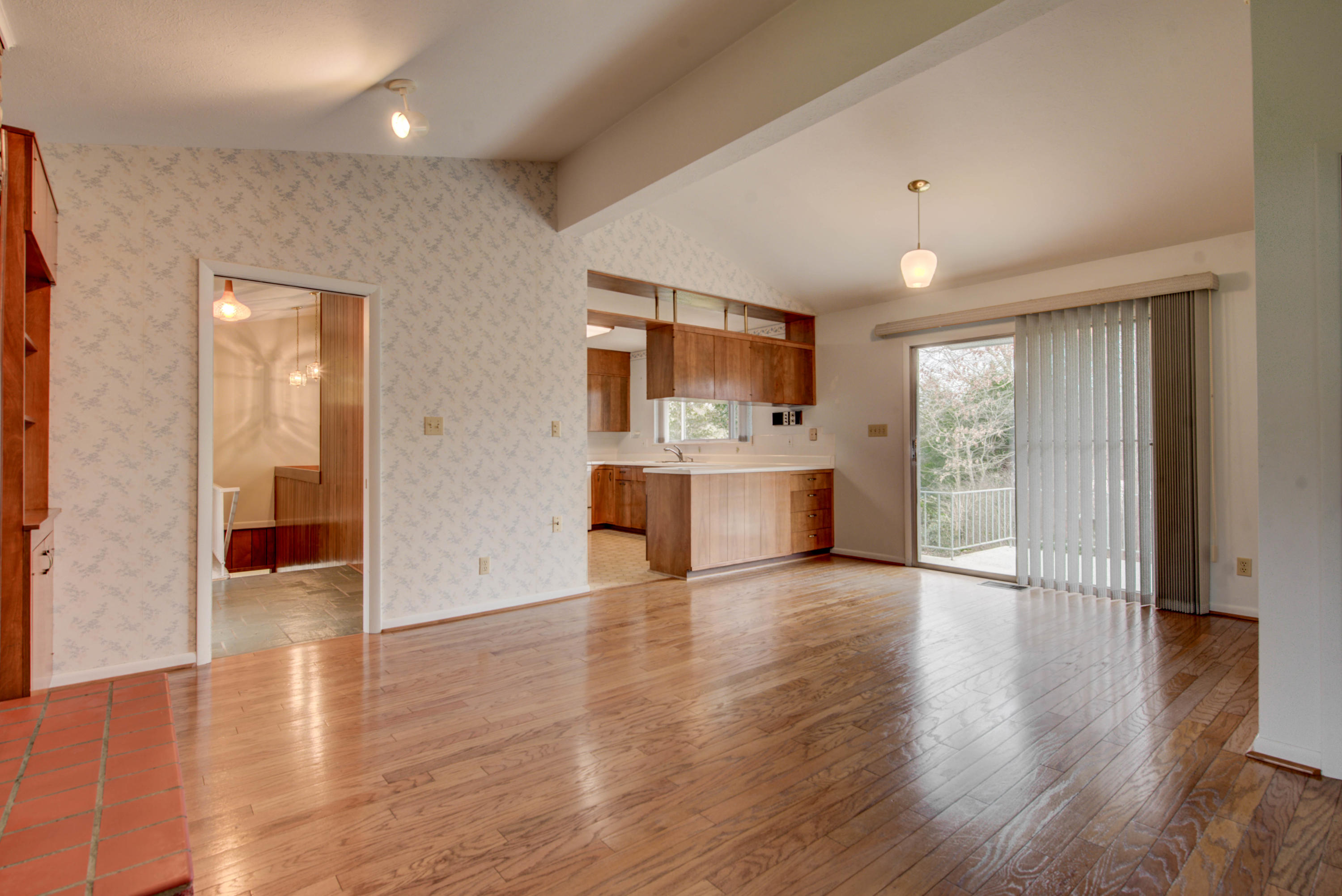 102 Burgess Lane Oak Ridge, TN 37830 - Photo 14 of 35 Den