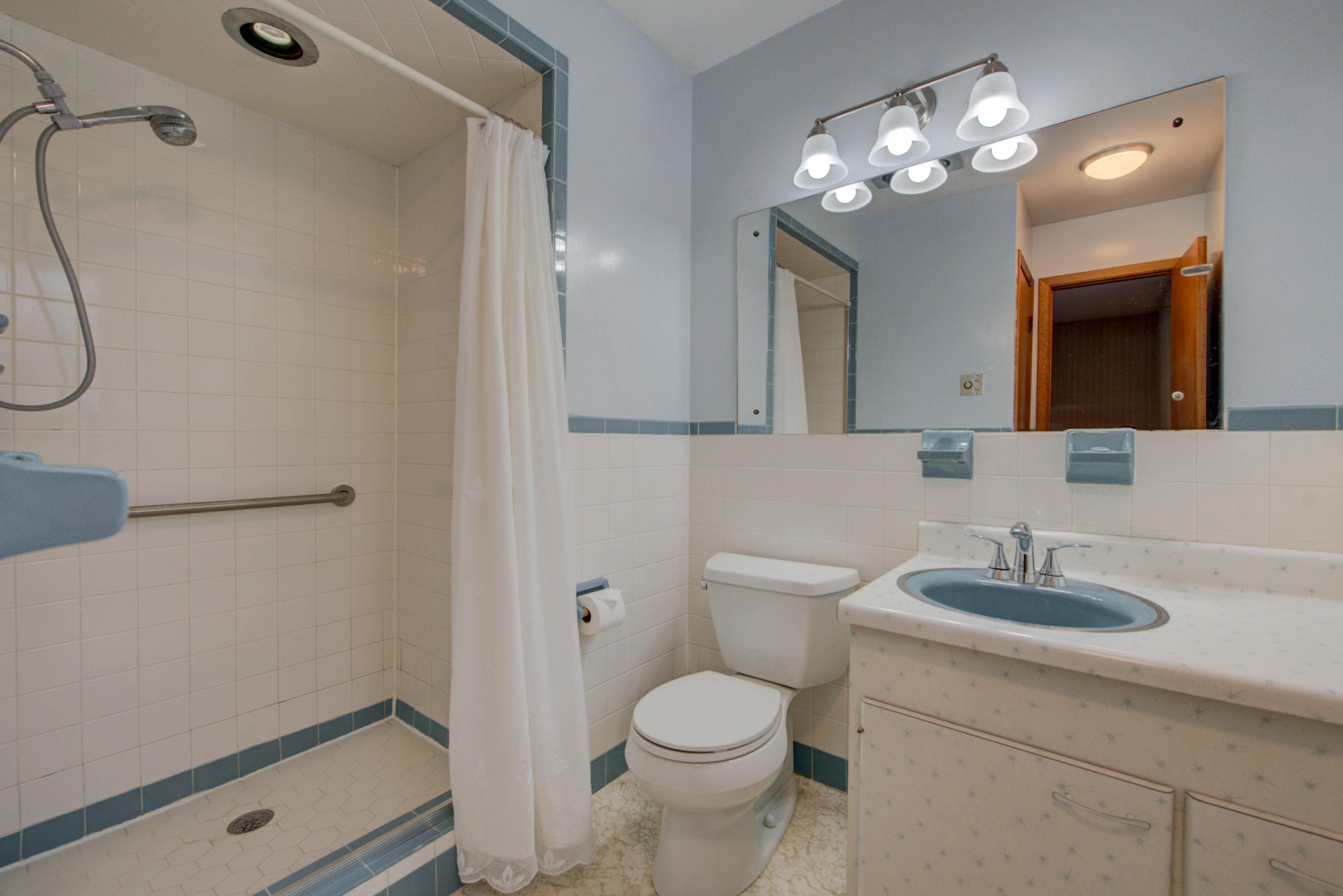 102 Burgess Lane Oak Ridge, TN 37830 - Photo 17 of 35 Master Bath