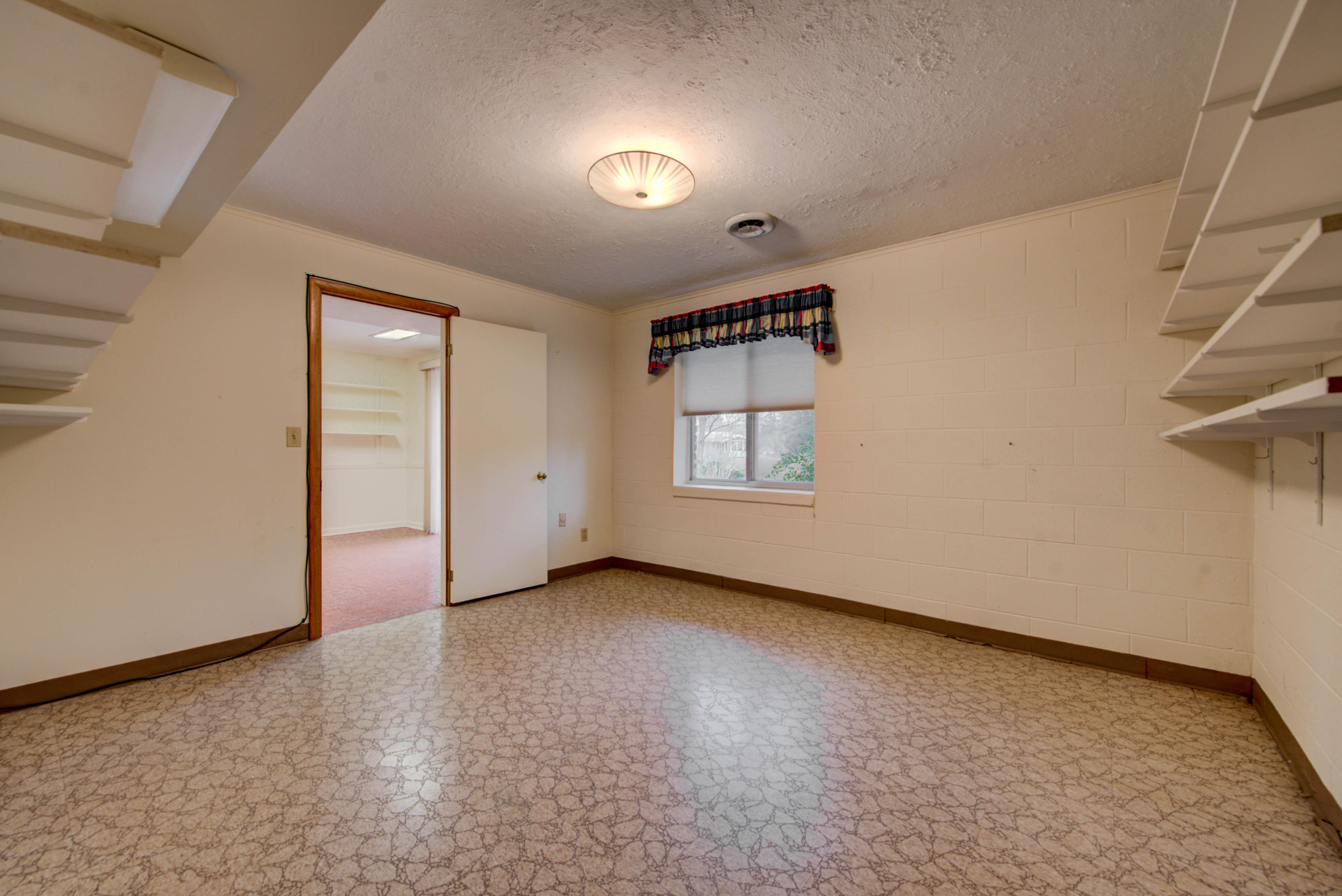 102 Burgess Lane Oak Ridge, TN 37830 - Photo 23 of 35 Office/bed 5