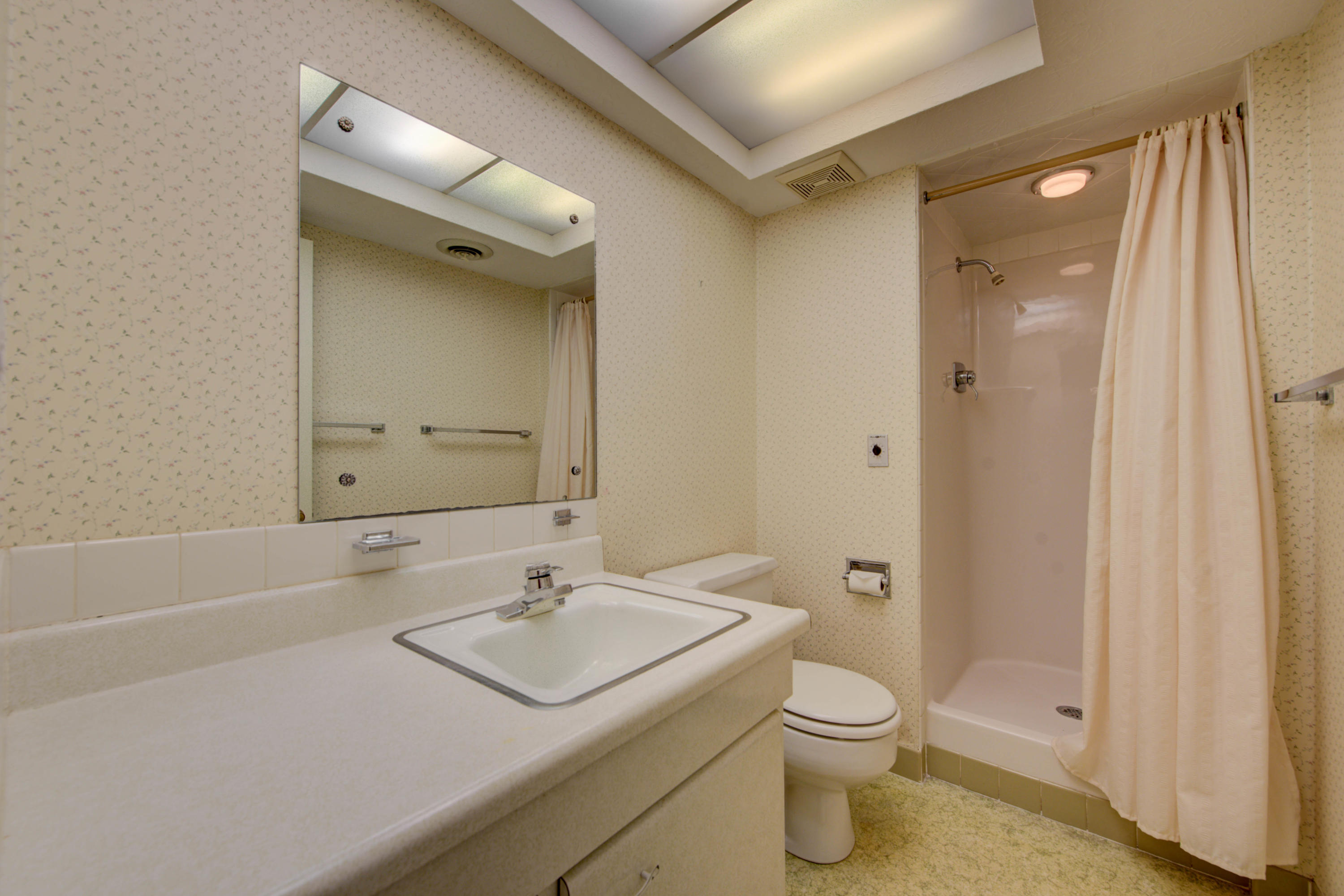 102 Burgess Lane Oak Ridge, TN 37830 - Photo 26 of 35 Lower bath