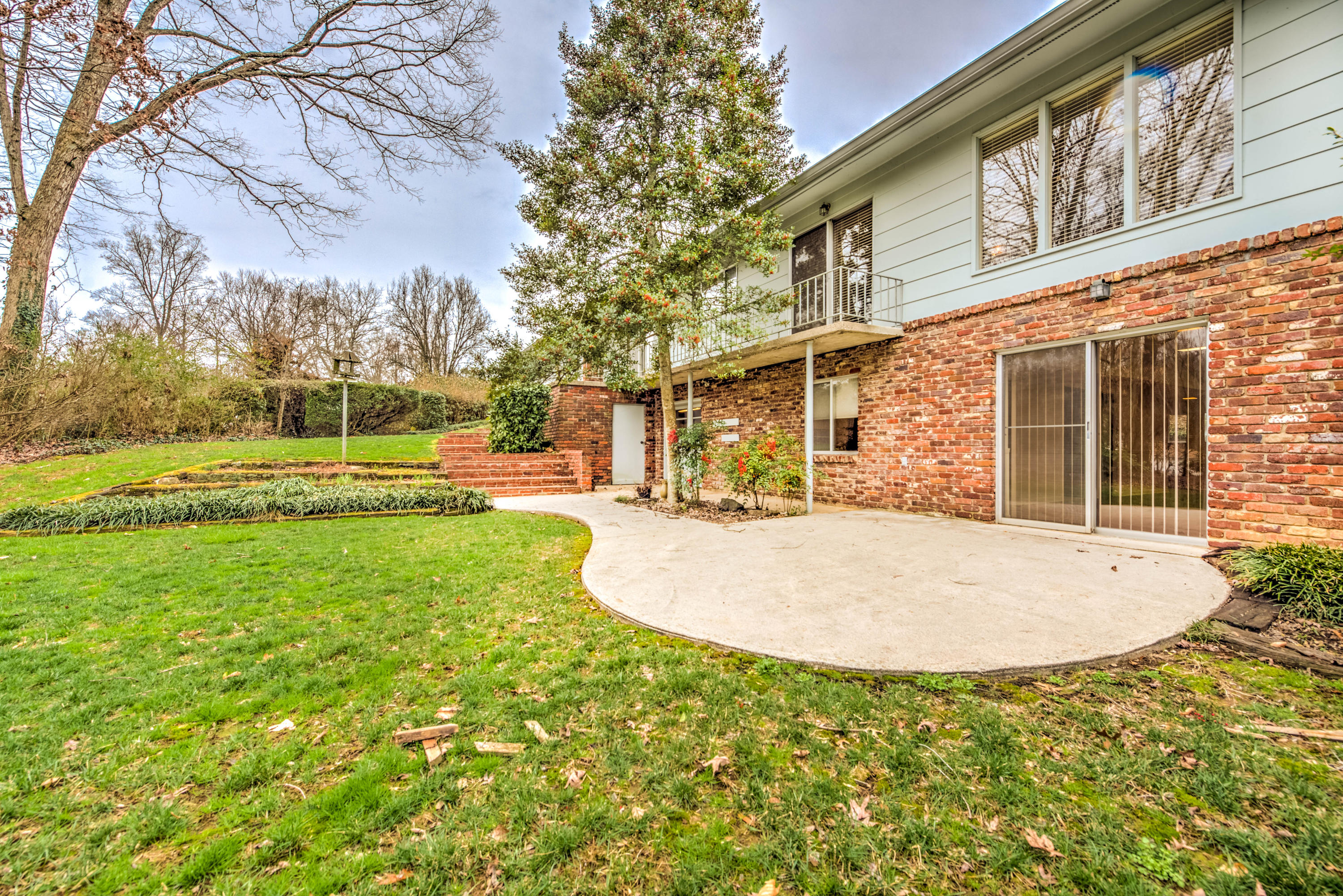 102 Burgess Lane Oak Ridge, TN 37830 - Photo 34 of 35 Rear patio