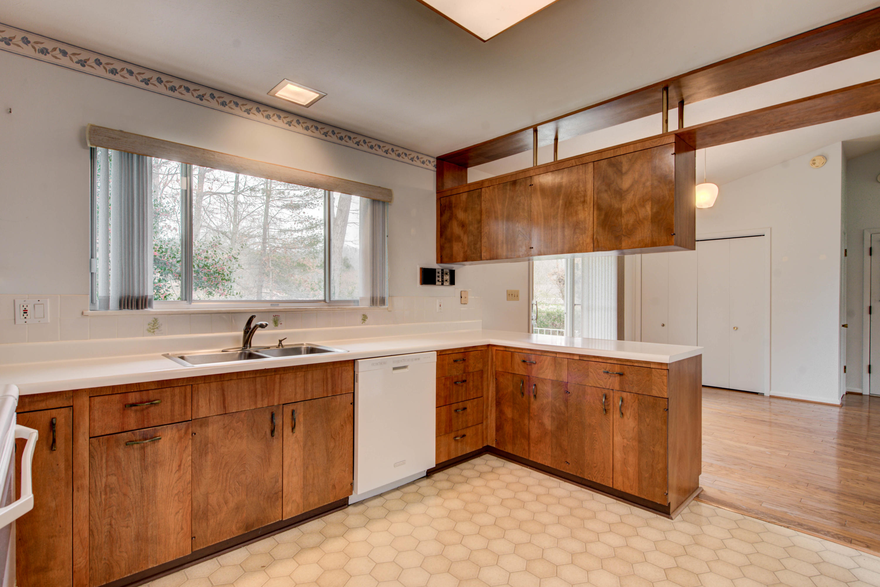 102 Burgess Lane Oak Ridge, TN 37830 - Photo 8 of 35 Kitchen