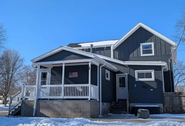 $349,900 | 813 North Water Street, Watertown, WI 53098