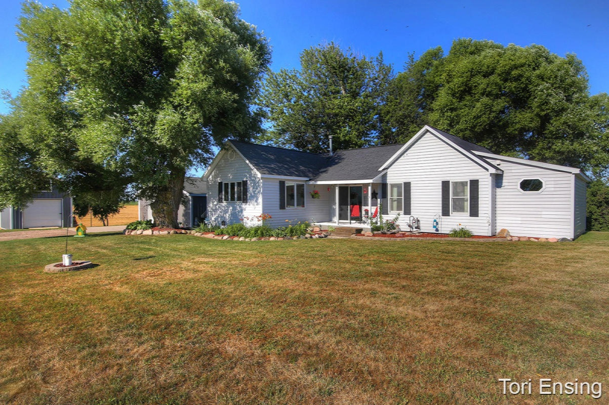 3556 East McBride's Road Edmore, MI 48829 - Photo 1 of 26 IMG_4501