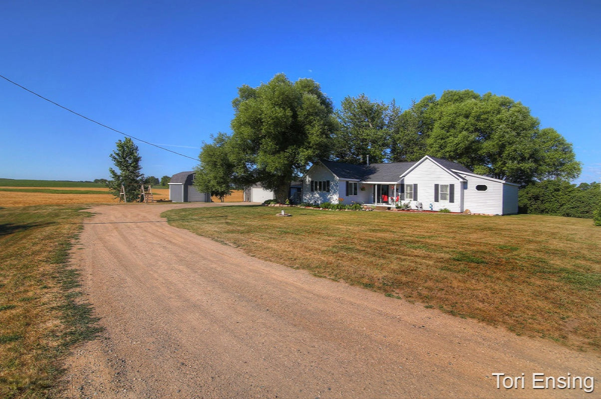 3556 East McBride's Road Edmore, MI 48829 - Photo 2 of 26 IMG_4500