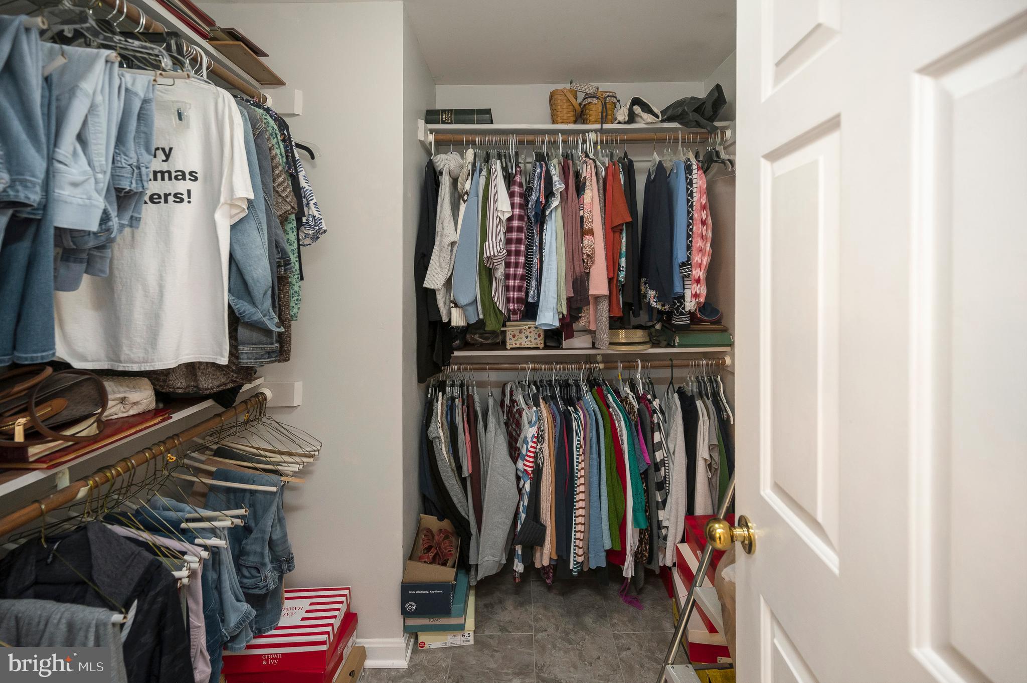 106 Chesterfield Court Locust Grove, VA 22508 - Photo 24 of 59 Plenty of room in the primary walk in closet.