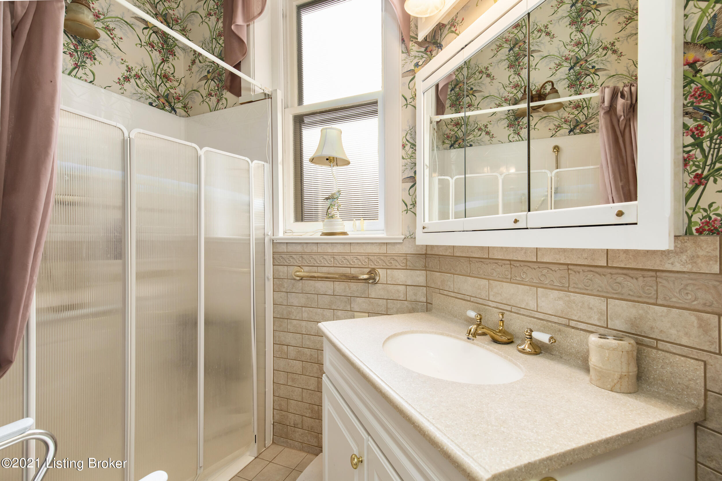 1006 Cherokee Road, Unit 1 Louisville, KY 40204 - Photo 31 of 38 31-hall full bath