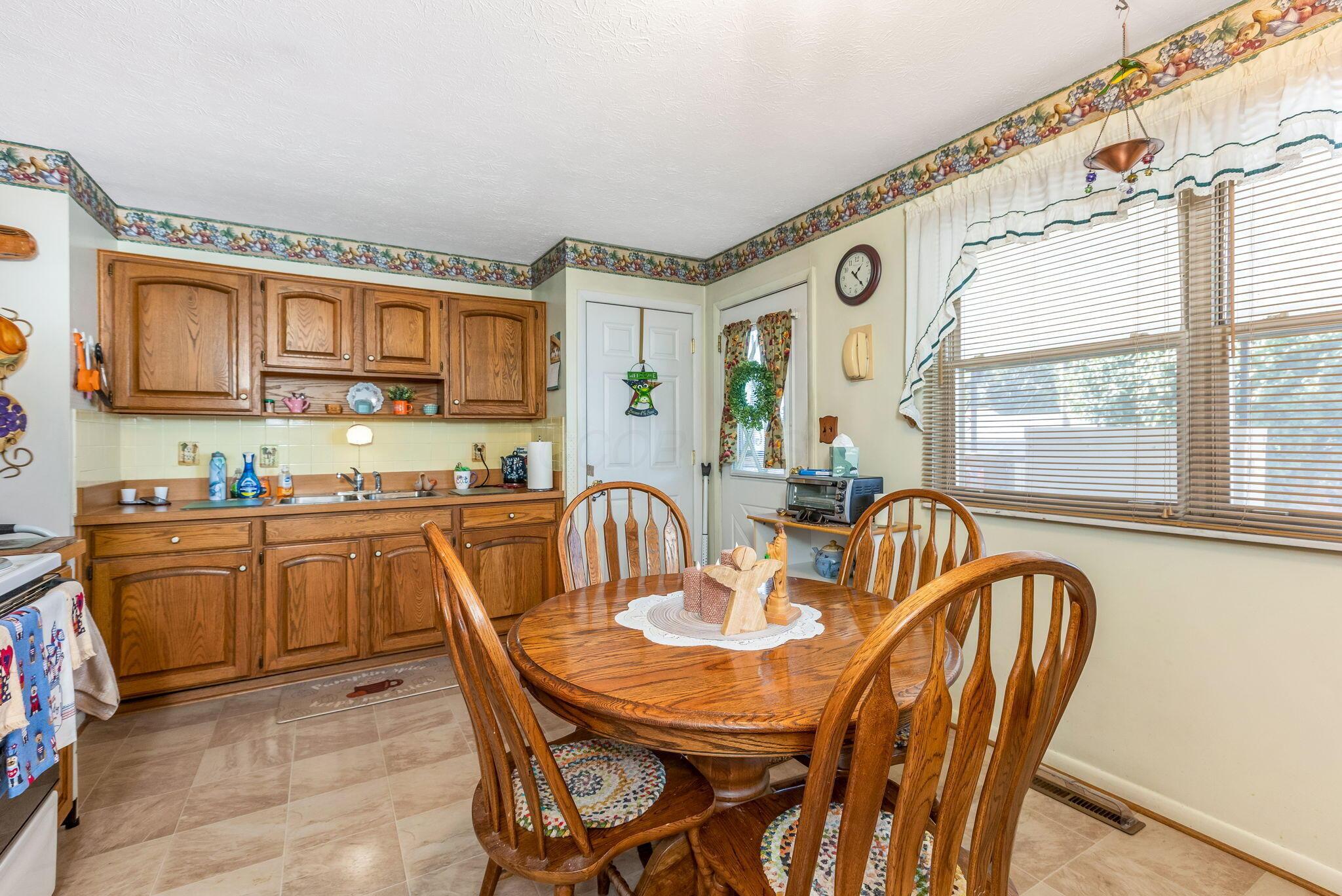 3927 Frazier Road East Columbus, OH 43207 - Photo 12 of 40 14-web-or-mls-0D3A4361