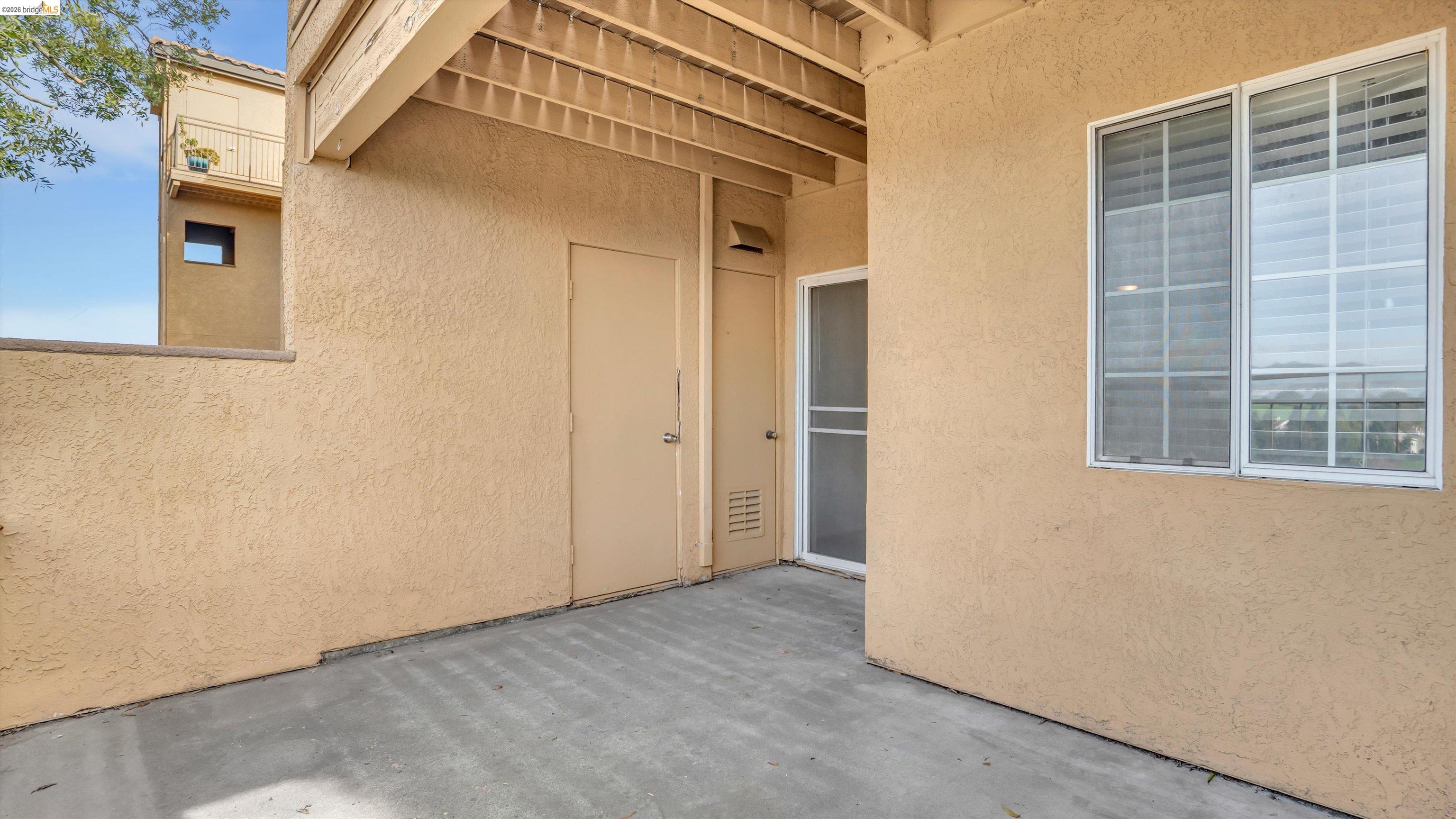 735 Watson Canyon Court, Unit 118 San Ramon, CA 94582 - Photo 20 of 38 a view of a blue building