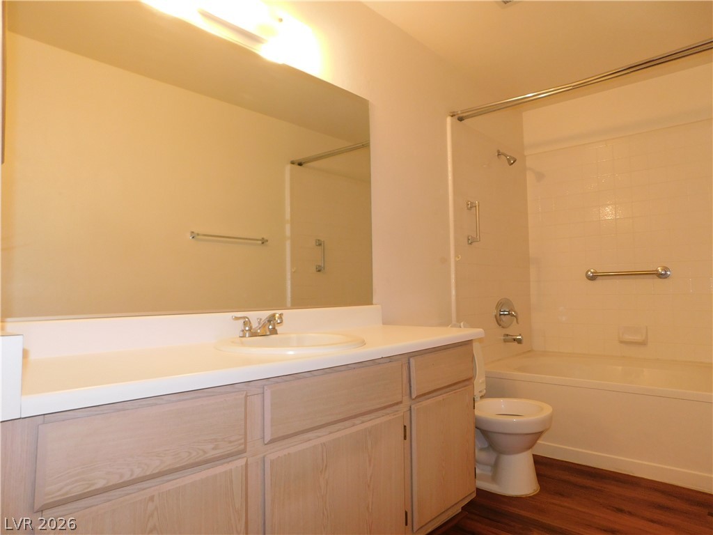 5221 South Lindell Road, Unit 202 Las Vegas, NV 89118 - Photo 7 of 28 Functional full bathroom with a spacious vanity and a bathtub/shower combination.