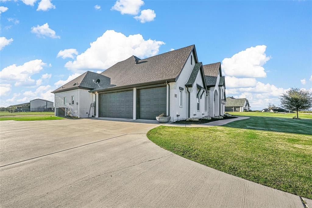 129 Southern Court Springtown, TX 76082 - Photo 34 of 40