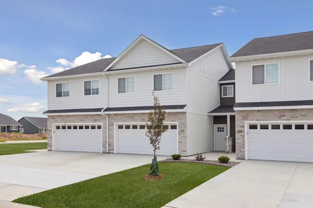 $325,000 | 636 Franklin Street, Roberts, WI 54023