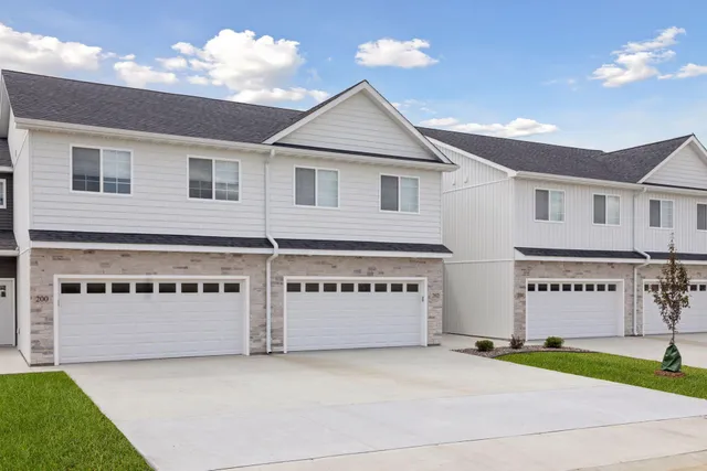 $325,000 | 636 Franklin Street, Roberts, WI 54023