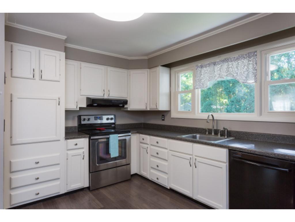 46 Taft Road Portsmouth, NH 03801 - Photo 7 of 29