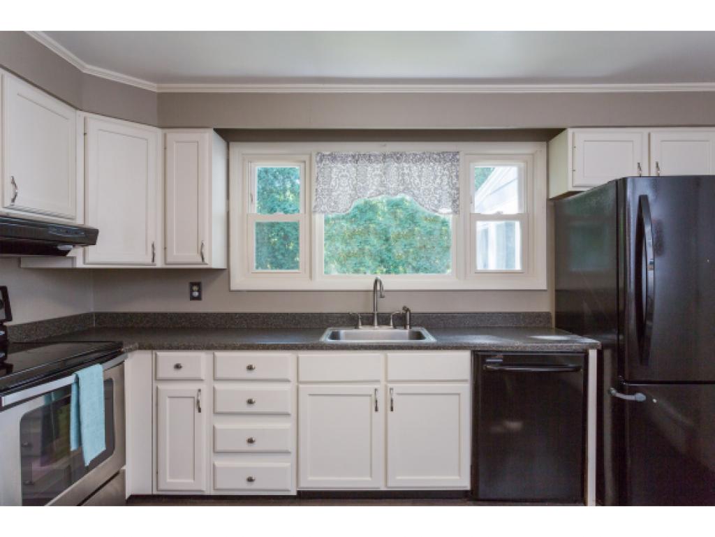 46 Taft Road Portsmouth, NH 03801 - Photo 8 of 29