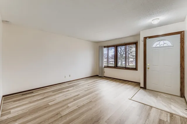 $299,000 | 2816 Hillsboro Avenue North, New Hope, MN 55427