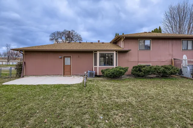 $299,000 | 2816 Hillsboro Avenue North, New Hope, MN 55427