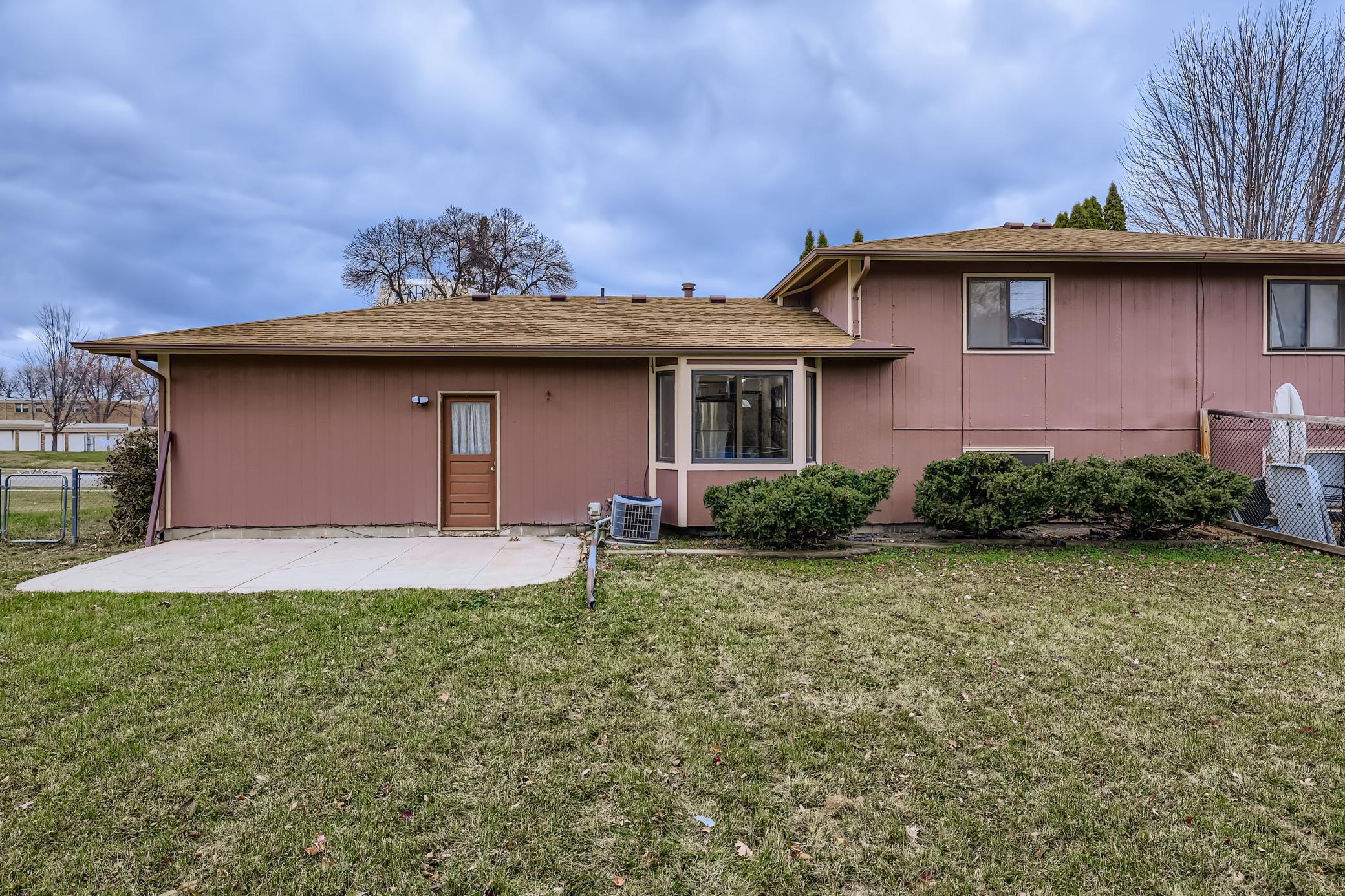 2816 Hillsboro Avenue North New Hope, MN 55427 - Photo 21 of 33