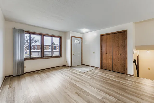 $299,000 | 2816 Hillsboro Avenue North, New Hope, MN 55427