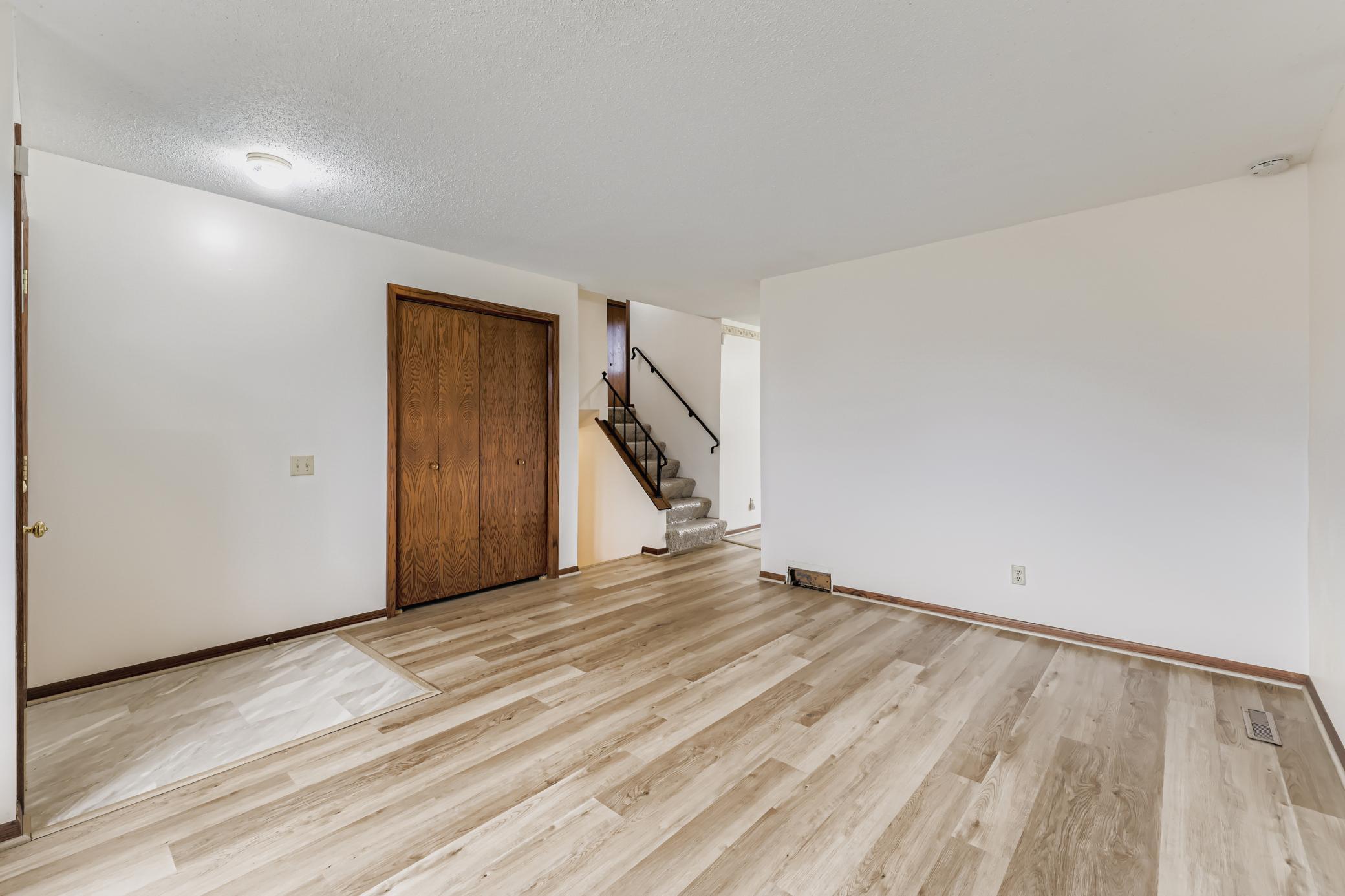 2816 Hillsboro Avenue North New Hope, MN 55427 - Photo 4 of 33