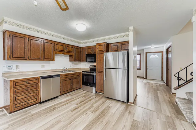 $299,000 | 2816 Hillsboro Avenue North, New Hope, MN 55427