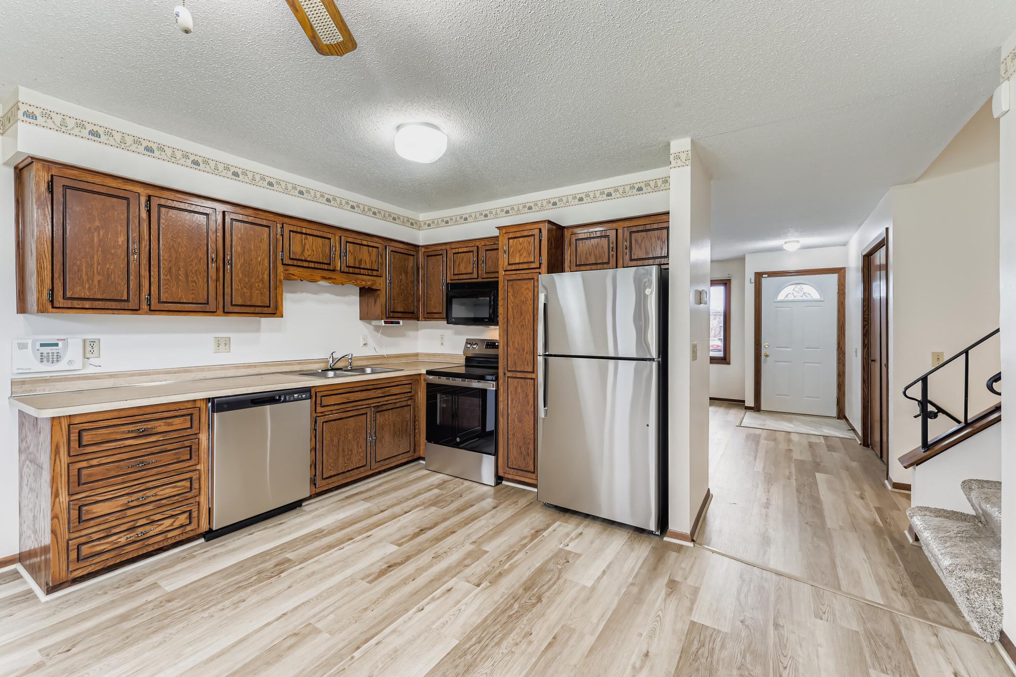 2816 Hillsboro Avenue North New Hope, MN 55427 - Photo 6 of 33